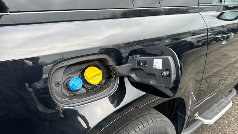 Land Rover Defender 3.0 D250 X-Dynamic SE 90 3dr Auto Diesel Estate